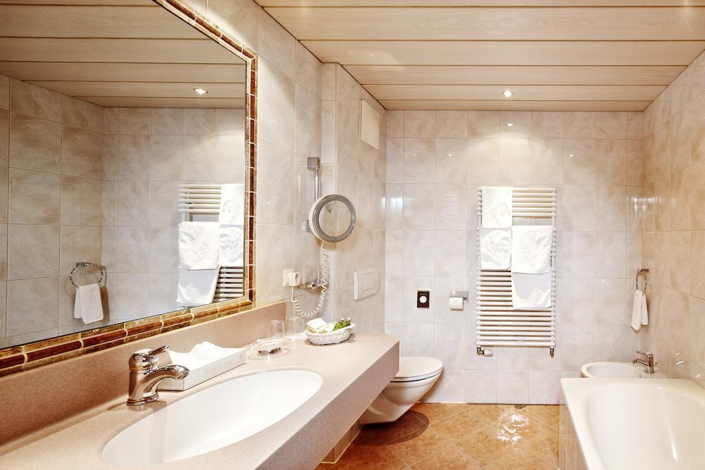 Hotel Berghof Crystal Spa & Sports Tux Esterno foto
